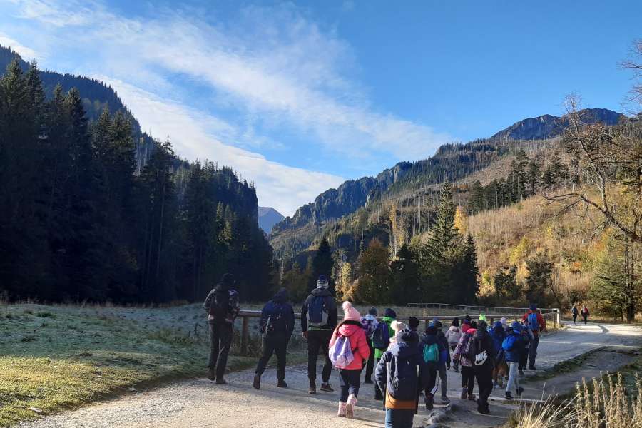 JESIENNA WYCIECZKA DO DOLINY KOŚCIELISKIEJ UCZNIÓW KLASY 2 i 3