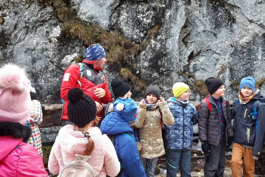 JESIENNA WYCIECZKA DO DOLINY KOŚCIELISKIEJ UCZNIÓW KLASY 2 i 3