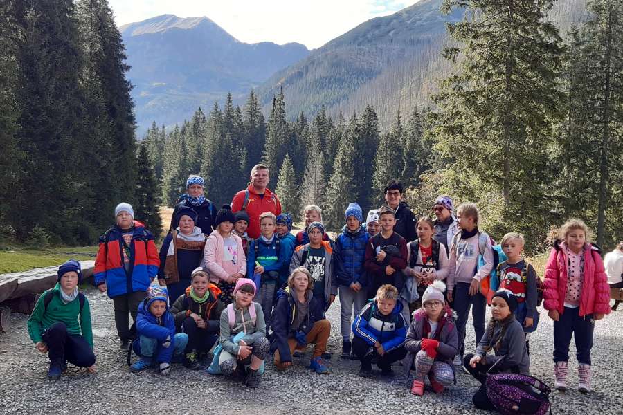 JESIENNA WYCIECZKA DO DOLINY KOŚCIELISKIEJ UCZNIÓW KLASY 2 i 3