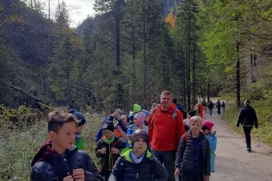 JESIENNA WYCIECZKA DO DOLINY KOŚCIELISKIEJ UCZNIÓW KLASY 2 i 3