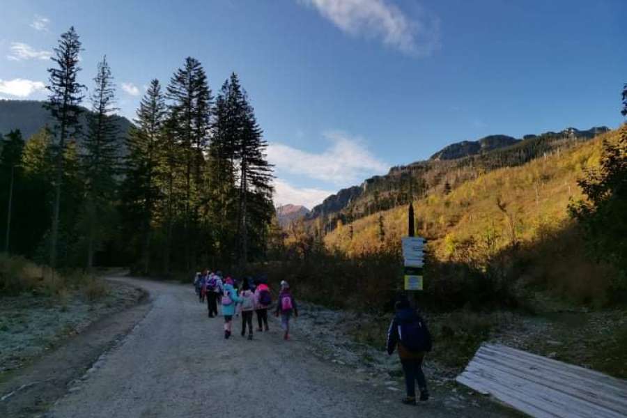 JESIENNA WYCIECZKA DO DOLINY KOŚCIELISKIEJ UCZNIÓW KLASY 2 i 3