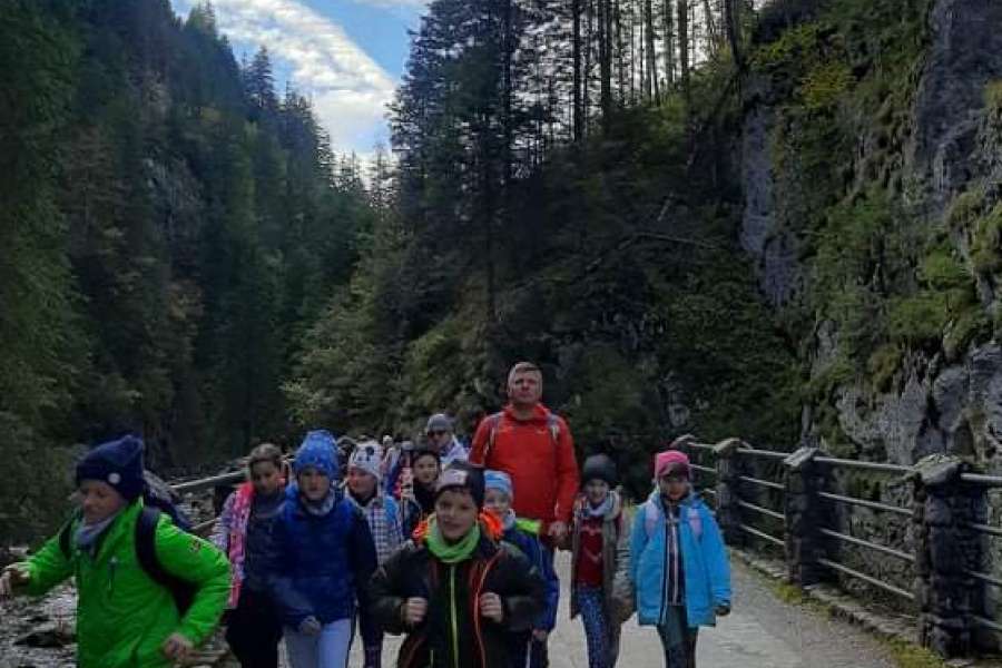 JESIENNA WYCIECZKA DO DOLINY KOŚCIELISKIEJ UCZNIÓW KLASY 2 i 3
