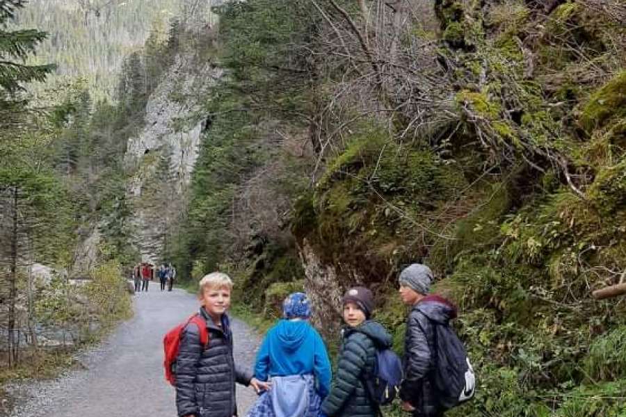 JESIENNA WYCIECZKA DO DOLINY KOŚCIELISKIEJ UCZNIÓW KLASY 2 i 3