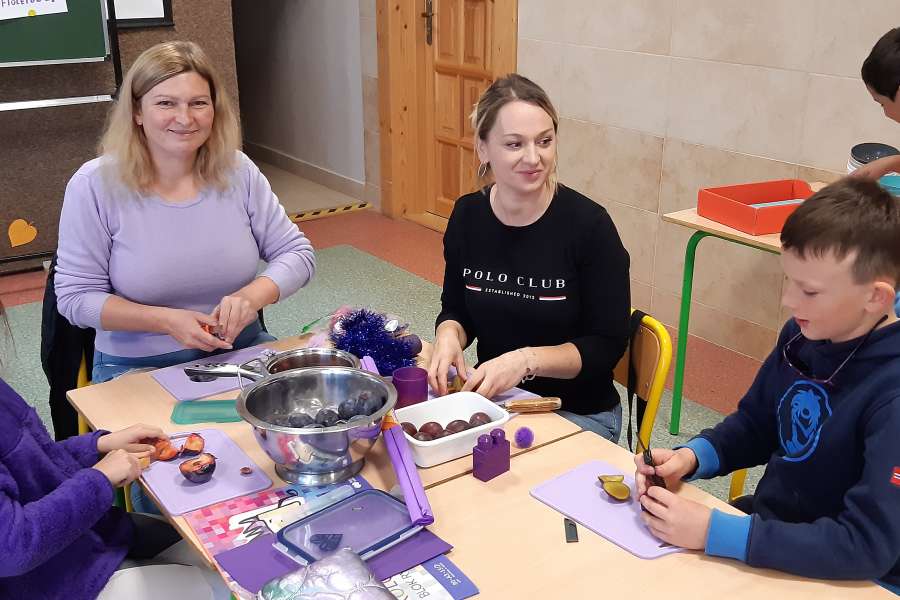 ZAJĘCIA „OWOCE ZDROWE I KOLOROWE” W KLASIE 3