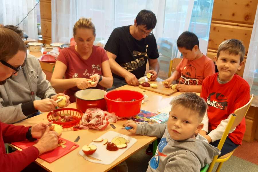 ZAJĘCIA „OWOCE ZDROWE I KOLOROWE” W KLASIE 3