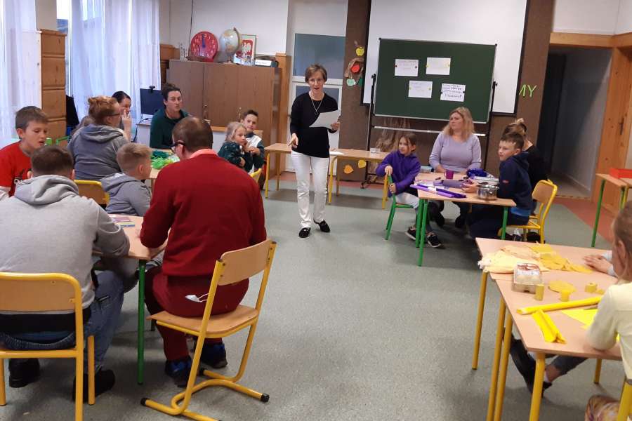 ZAJĘCIA „OWOCE ZDROWE I KOLOROWE” W KLASIE 3