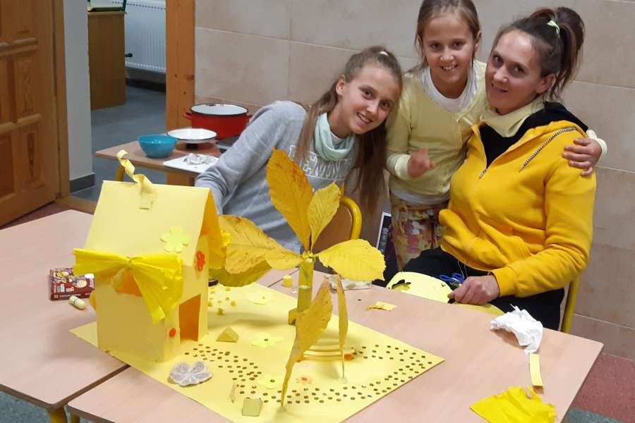 ZAJĘCIA „OWOCE ZDROWE I KOLOROWE” W KLASIE 3