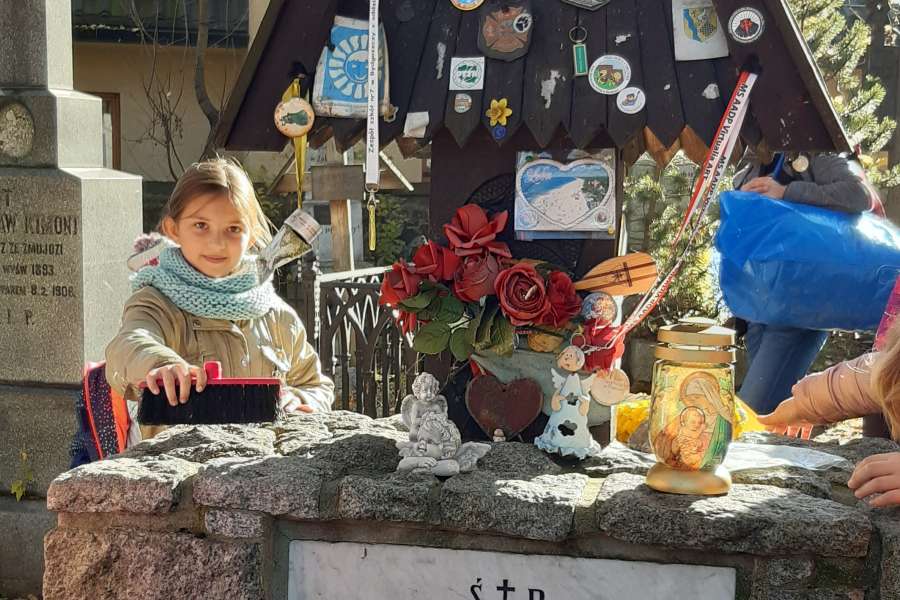 WYCIECZKA NA CMENTARZ KLAS 1 i 3