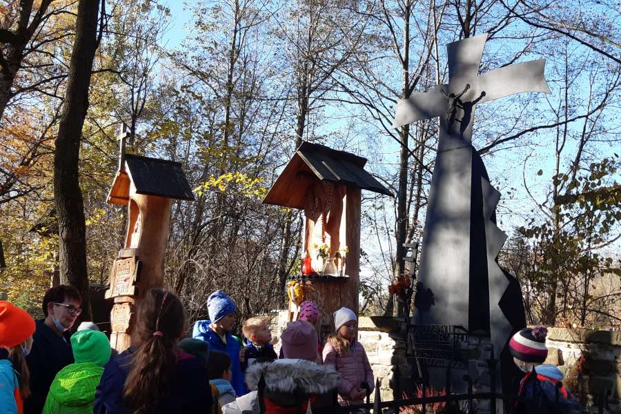 WYCIECZKA NA CMENTARZ KLAS 1 i 3