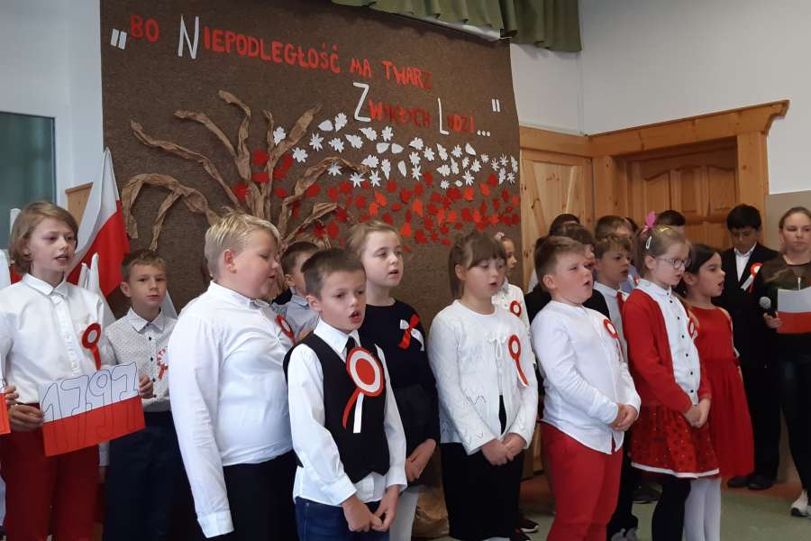 AKADEMIA Z OKAZJI 11 LISTOPADA NARODOWEGO ŚWIĘTA NIEPODLEGŁOŚCI