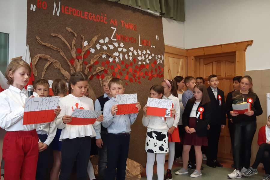 AKADEMIA Z OKAZJI 11 LISTOPADA NARODOWEGO ŚWIĘTA NIEPODLEGŁOŚCI