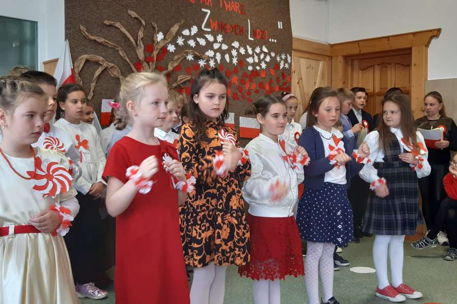 AKADEMIA Z OKAZJI 11 LISTOPADA NARODOWEGO ŚWIĘTA NIEPODLEGŁOŚCI