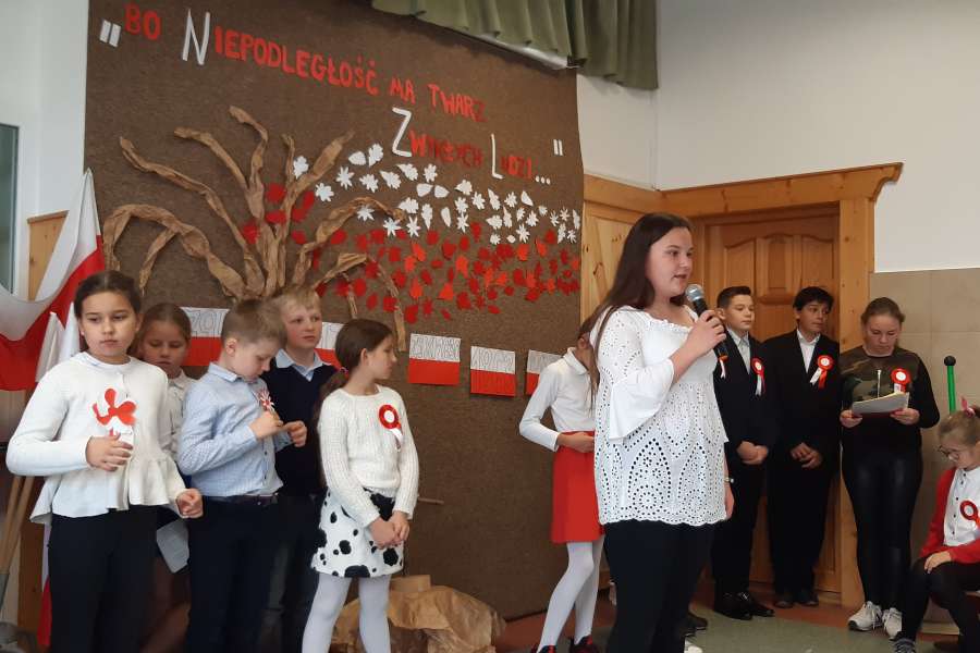 AKADEMIA Z OKAZJI 11 LISTOPADA NARODOWEGO ŚWIĘTA NIEPODLEGŁOŚCI