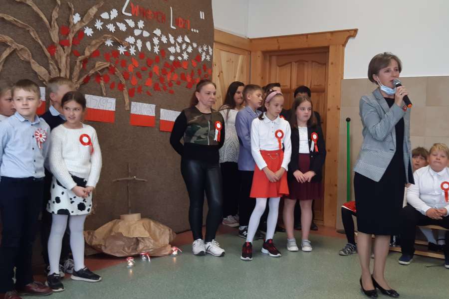 AKADEMIA Z OKAZJI 11 LISTOPADA NARODOWEGO ŚWIĘTA NIEPODLEGŁOŚCI