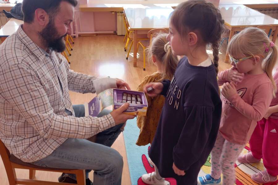 Czytanie_bajki_w_ramach_projektu_ Maly_miś-3-22