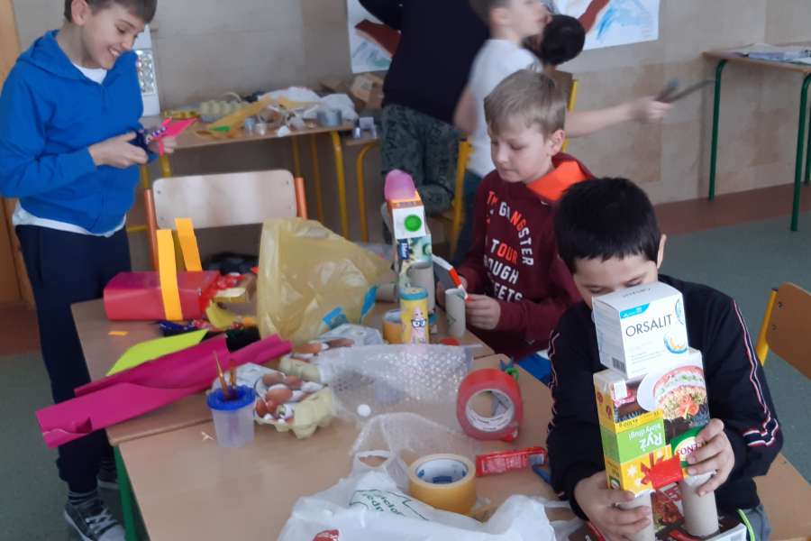 SZALONY ROBOT PRACE PLASTYCZNO –TECHNCZNE UCZNIÓW KLASY 3