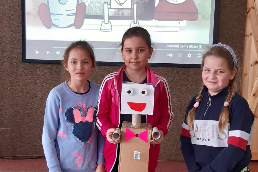 SZALONY ROBOT PRACE PLASTYCZNO –TECHNCZNE UCZNIÓW KLASY 3