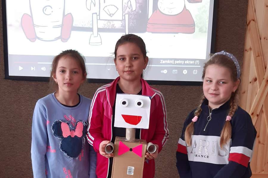 SZALONY ROBOT PRACE PLASTYCZNO –TECHNCZNE UCZNIÓW KLASY 3