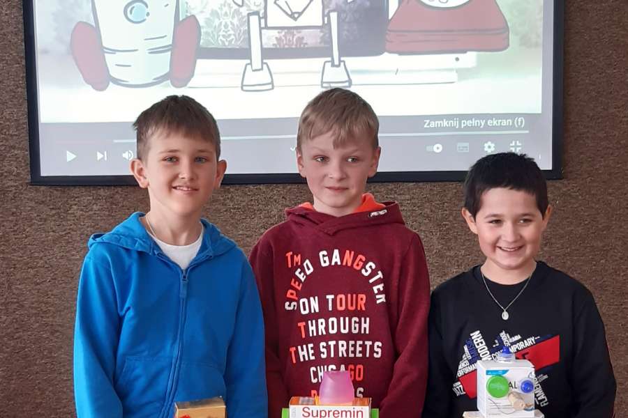 SZALONY ROBOT PRACE PLASTYCZNO –TECHNCZNE UCZNIÓW KLASY 3