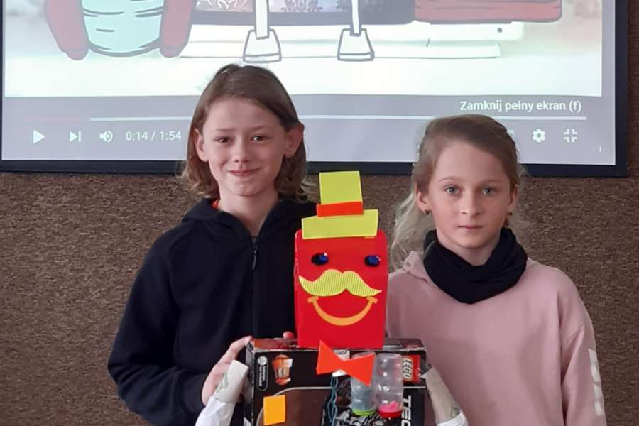 SZALONY ROBOT PRACE PLASTYCZNO –TECHNCZNE UCZNIÓW KLASY 3