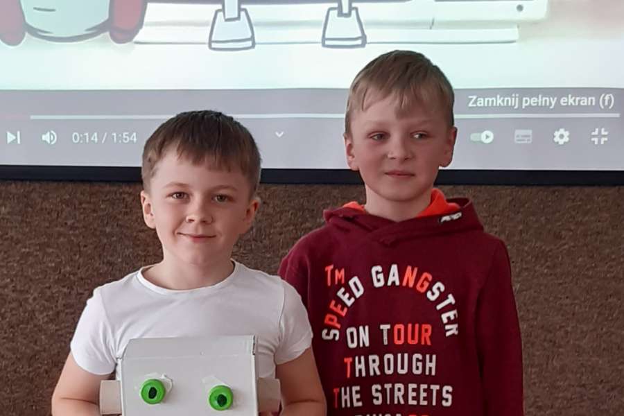 SZALONY ROBOT PRACE PLASTYCZNO –TECHNCZNE UCZNIÓW KLASY 3