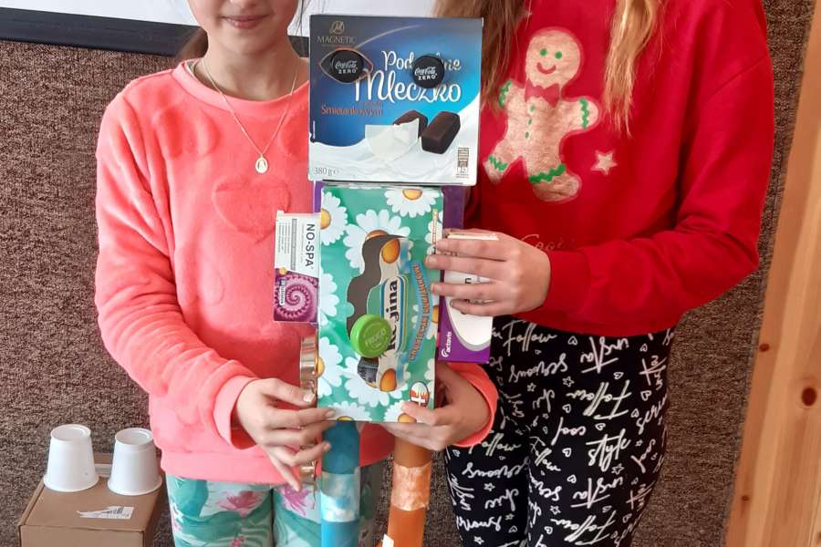 SZALONY ROBOT PRACE PLASTYCZNO –TECHNCZNE UCZNIÓW KLASY 3