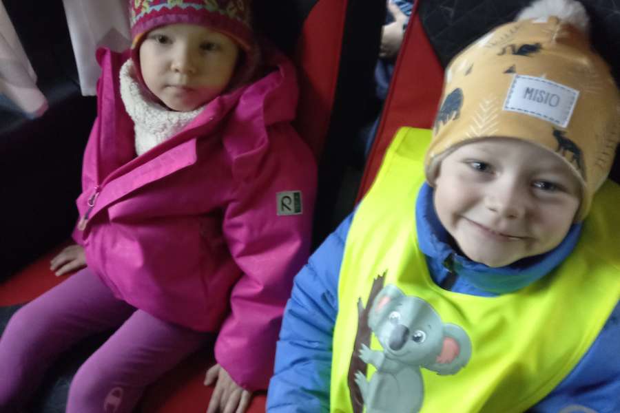 WYJAZD DO KINA " SOKÓŁ" NA SPEKTAKL TEATRALNY PT. 'BAŚŃ O KRÓLOWEJ ŚNIEGU".