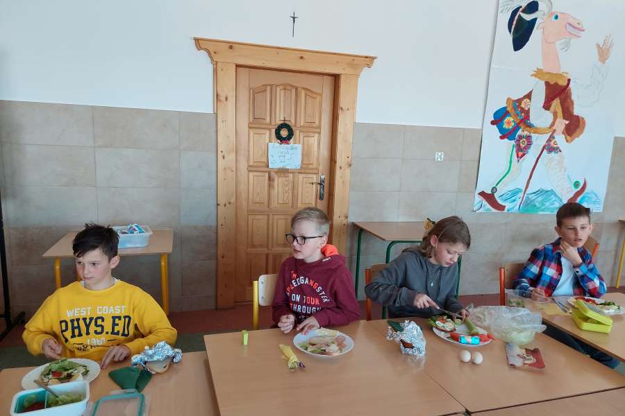 ŚNIADANIE WIELKANOCNE UCZNIÓW KLAS 1-3