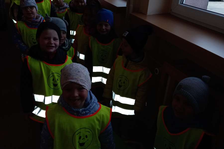 WYJŚCIE NA NAJBLIŻSZE PRZEJŚCIE DLA PIESZYCHPP22