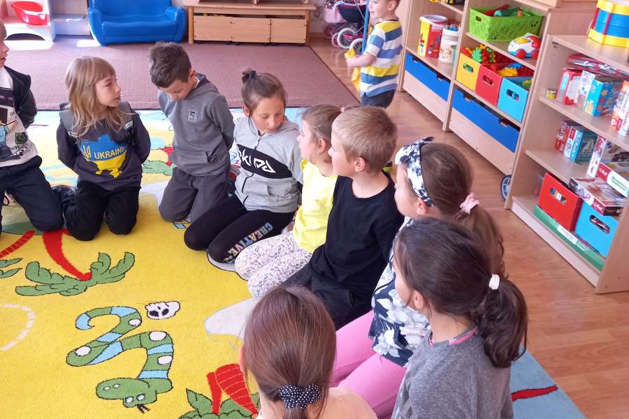 Wizyta drugiej klasy w grupie Krasnoludków