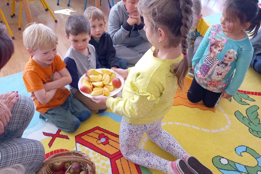 Wizyta drugiej klasy w grupie Krasnoludków