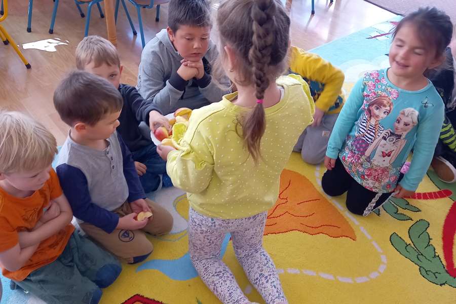 Wizyta drugiej klasy w grupie Krasnoludków