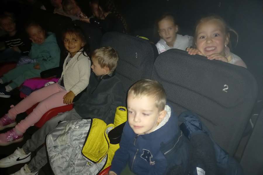 Wyjazd do kina Sokół na przedstawienie teatralne Baśnie Pana Andersena