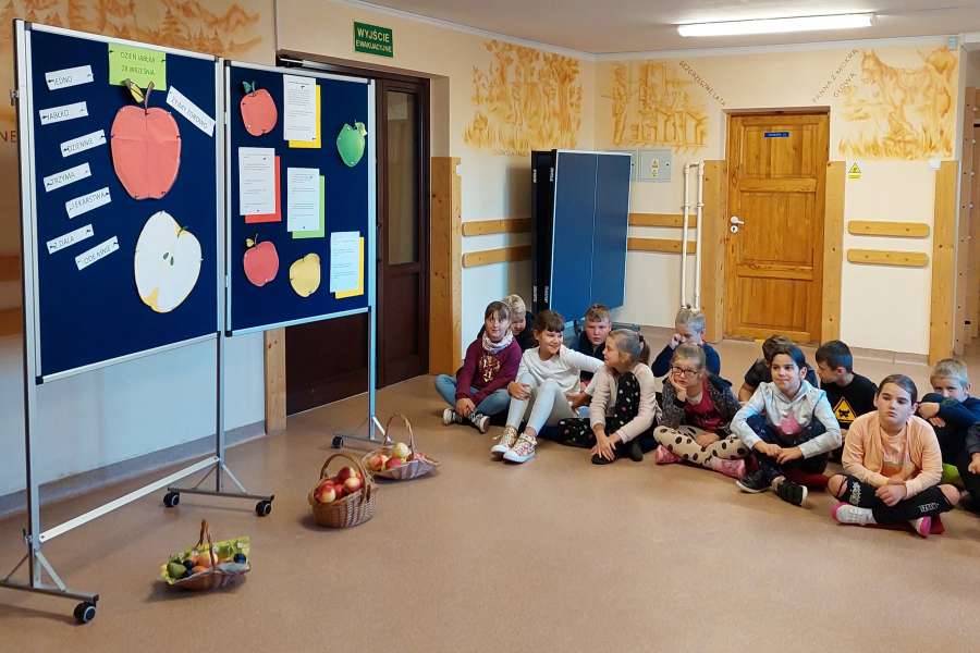 DZIEŃ JABŁKA W KLASACH 1-3