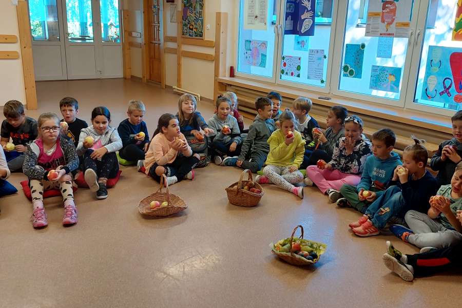 DZIEŃ JABŁKA W KLASACH 1-3