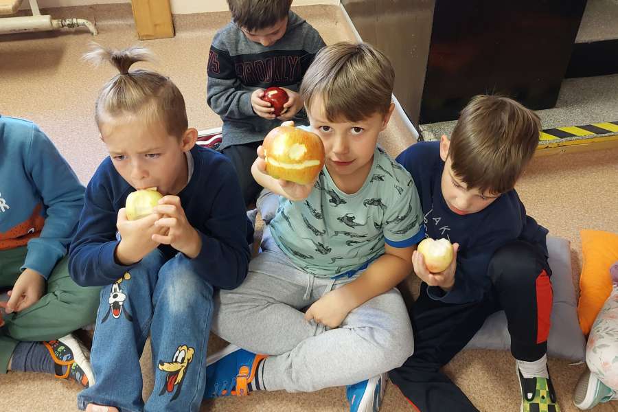 DZIEŃ JABŁKA W KLASACH 1-3