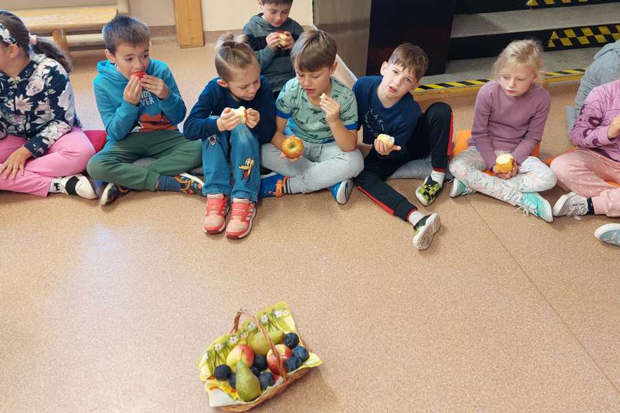 DZIEŃ JABŁKA W KLASACH 1-3