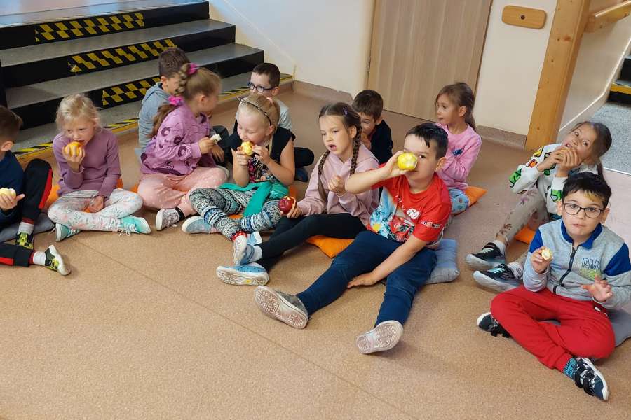 DZIEŃ JABŁKA W KLASACH 1-3