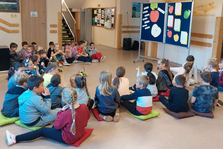 DZIEŃ JABŁKA W KLASACH 1-3