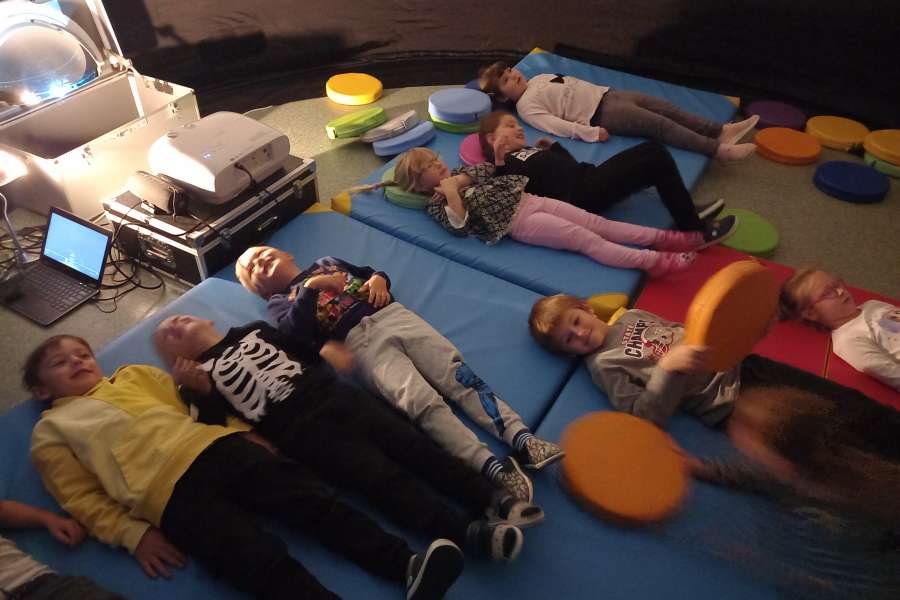 Mobilne planetarium w szkole