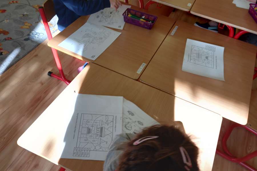 Wizyta Pani Bożenki z biblioteki szkolnej w oddziale przedszkolnym w ramach projektu Głośnego czytania