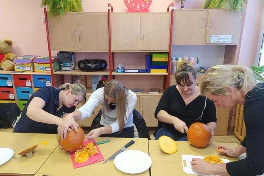 25 PAŹDZIERNIKA TO BYŁ BARDZO DYNIOWY  DZIEŃ W NASZEJ KLASIE!