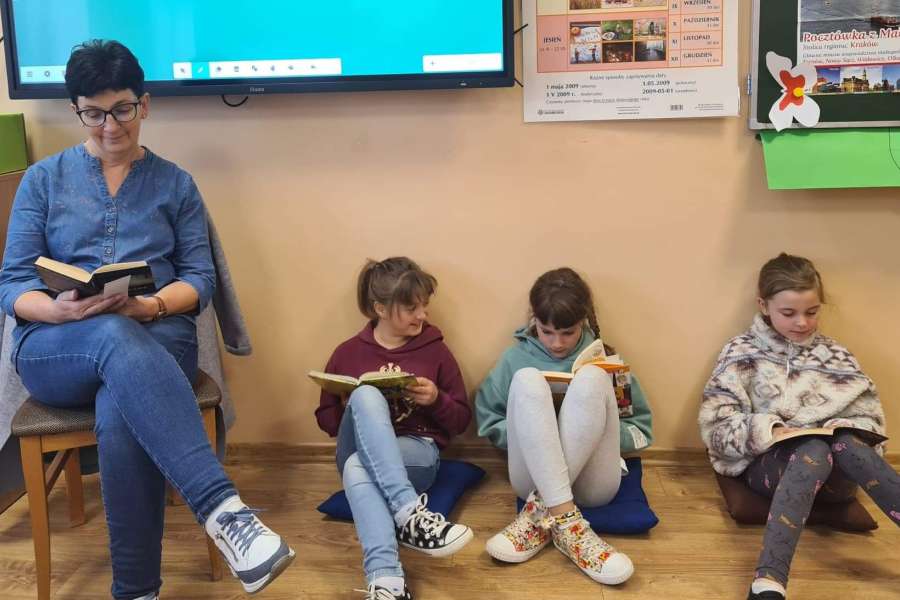 CAŁA POLSKA CZYTA DZIECIOM2223