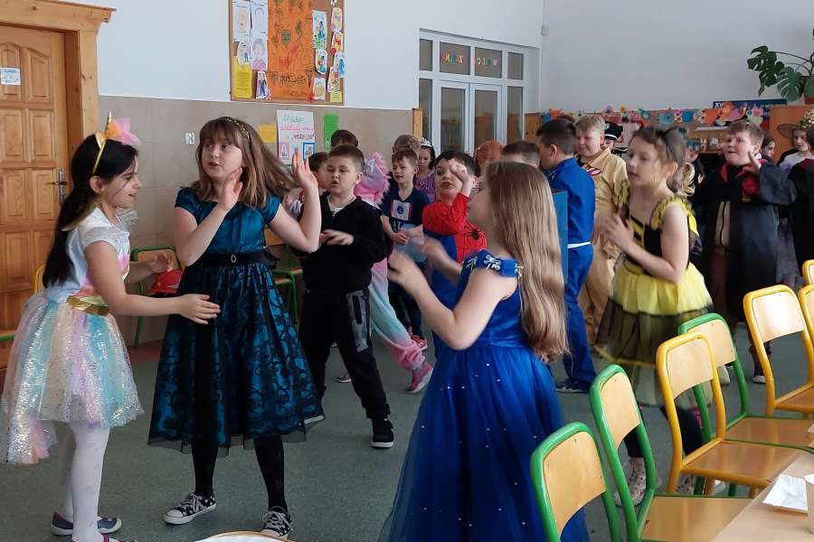 Bal Karnawałowy w klasach I-III