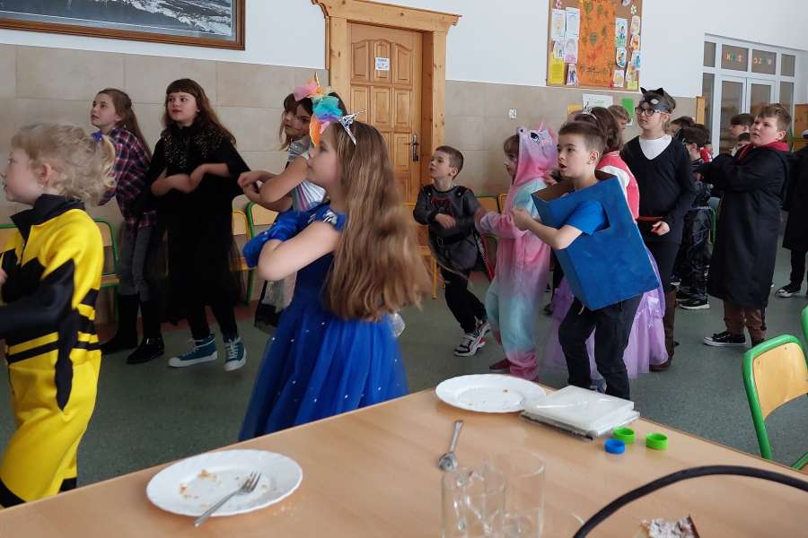 Bal Karnawałowy w klasach I-III