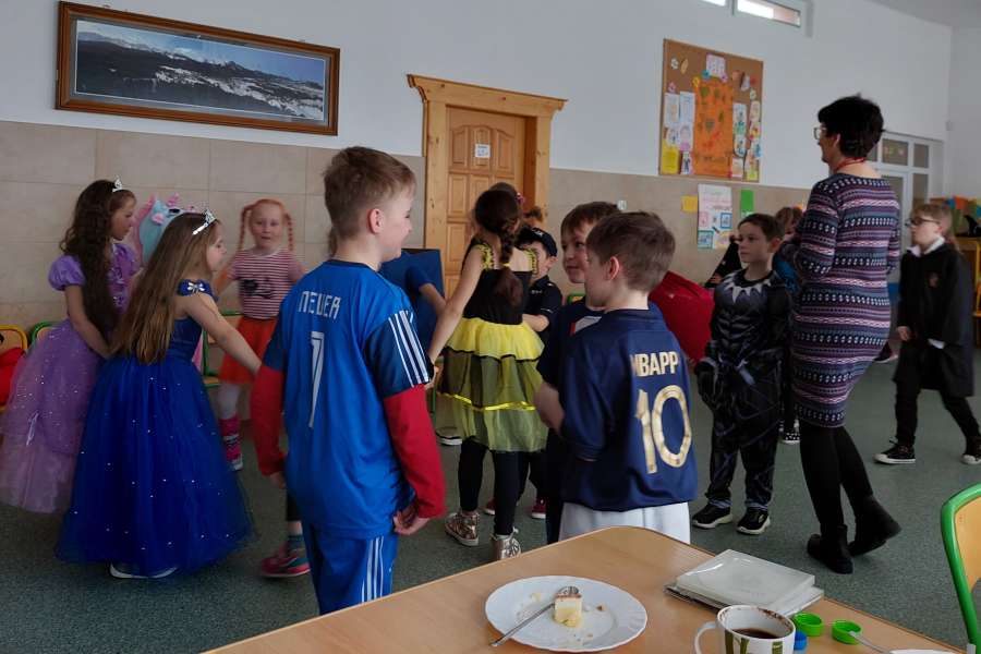 Bal Karnawałowy w klasach I-III