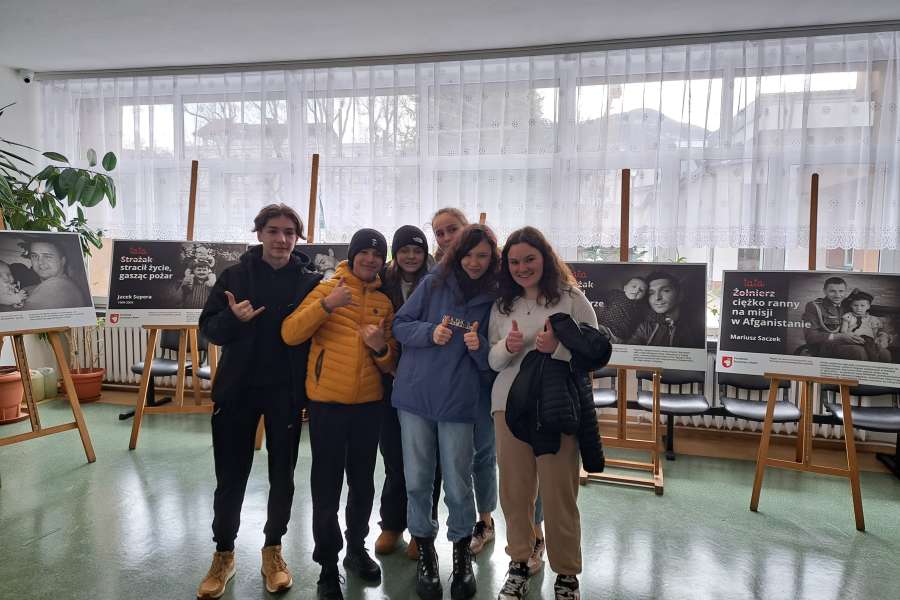 Wyjście klas VII I VIII na wystawę poświęconą pracy służb mundurowych23