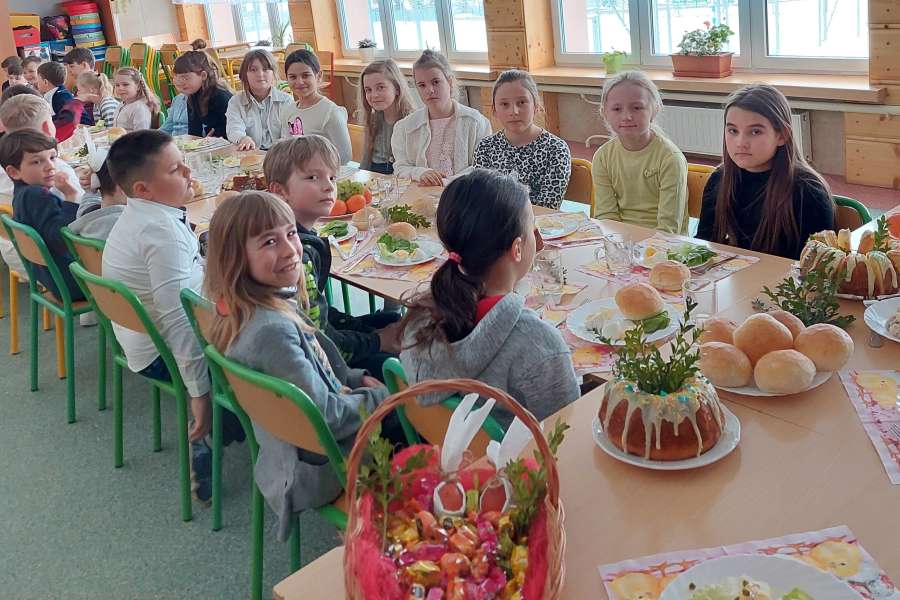Śniadanie Wielkanocne uczniów klas I -III23