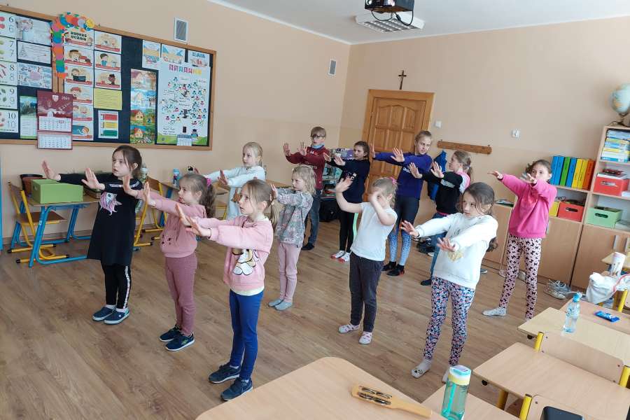 ZAJĘCIA MUZYCZNO -TANECZNYCH