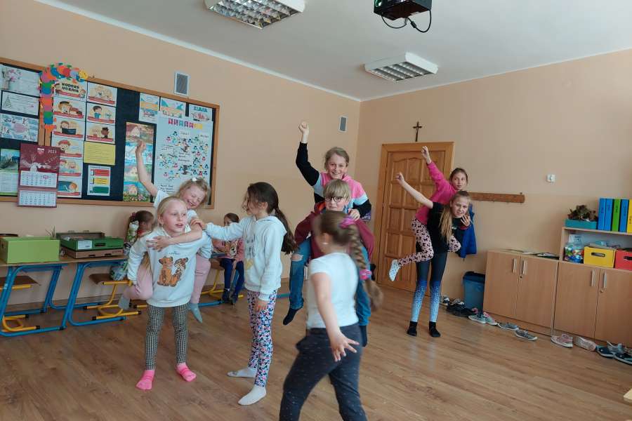 ZAJĘCIA MUZYCZNO -TANECZNYCH